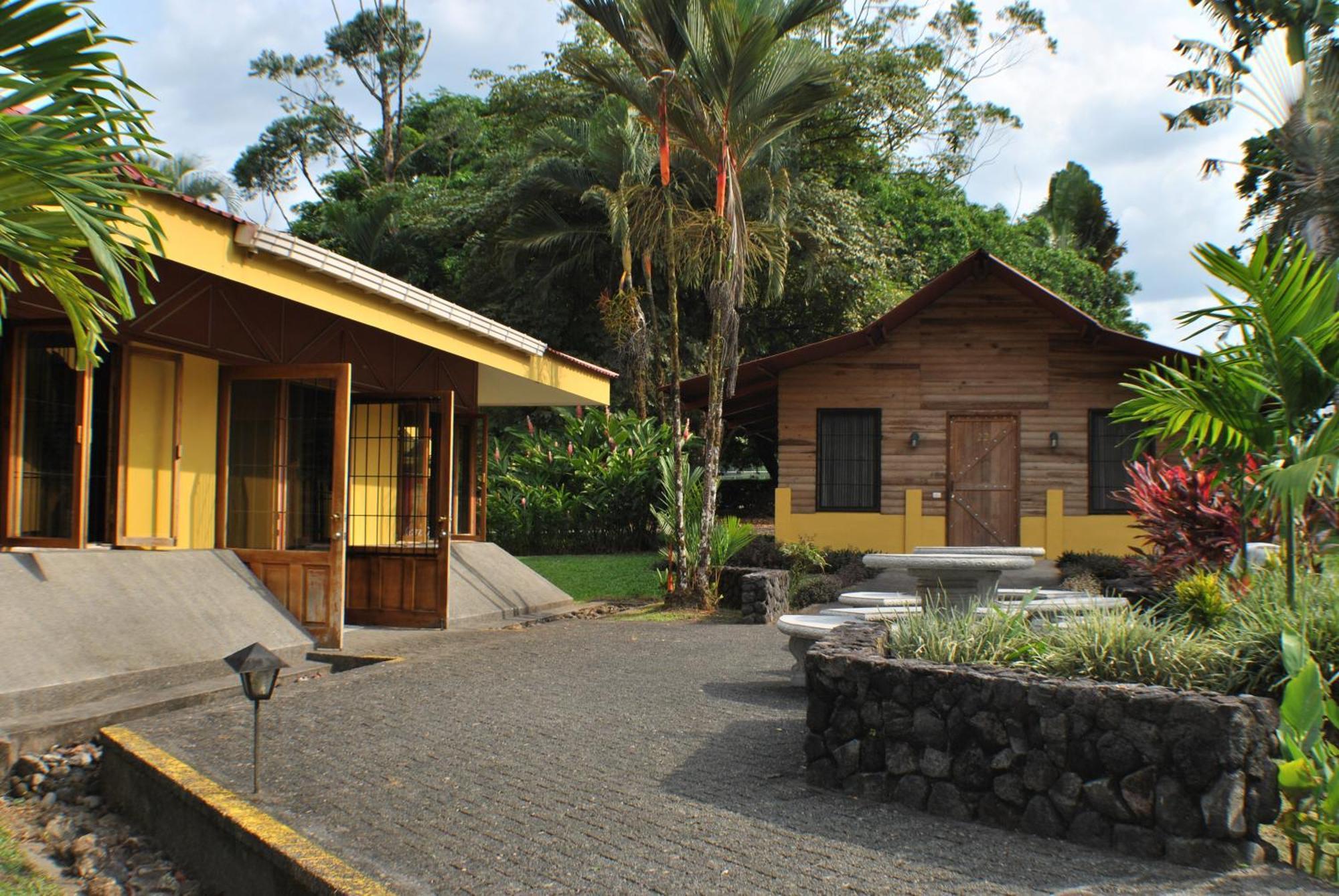 Hotel Arenal Country Inn La Fortuna Exterior photo